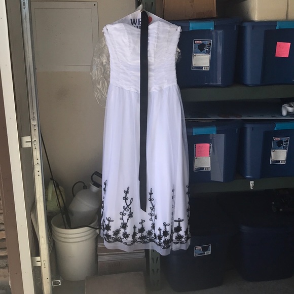 Dress - Picture 1 of 1